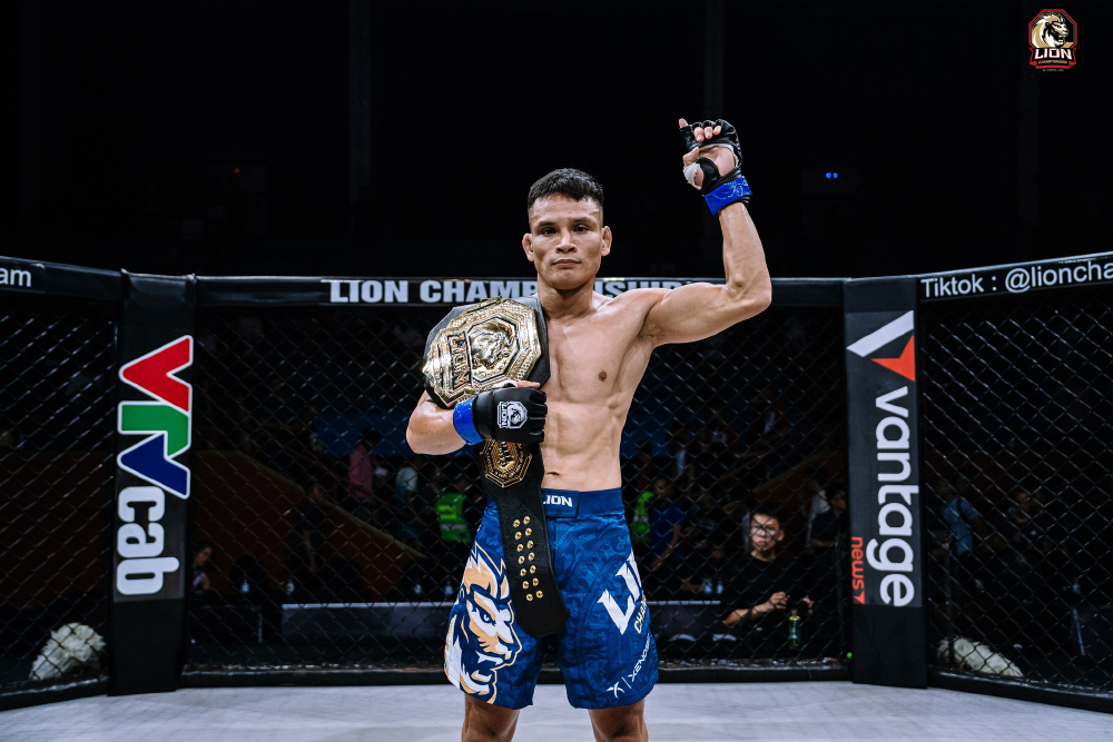 LION Championship 30: Lê Văn Tuần bảo vệ đai 56kg, nhà vô địch Muay thế giới gây ấn tượng mạnh