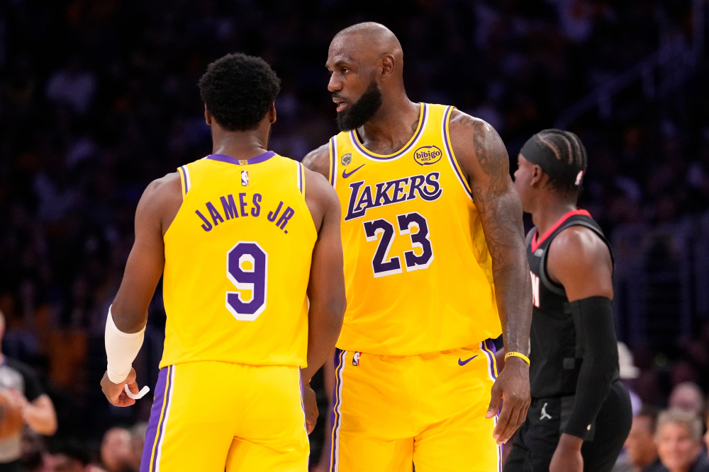 Lịch sử gọi tên: LeBron và Bronny James trở thành cặp cha con đầu tiên thi đấu tại NBA Playoffs