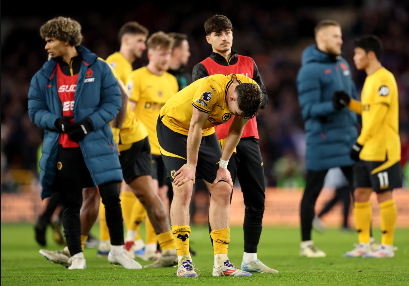 Wolves trở thành đội bóng Ngoại hạng Anh đầu tiên xuống hạng mùa này dù không ra sân
