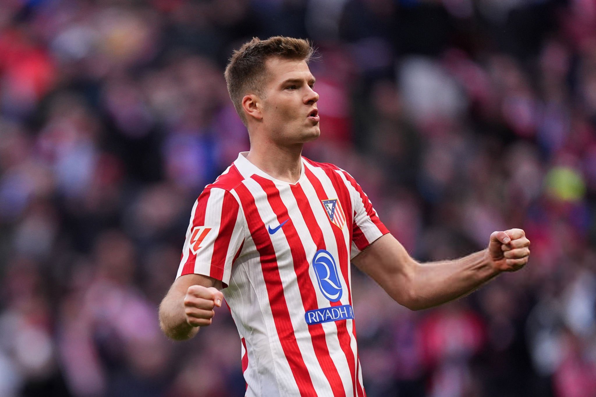 Khó giành Lewandowski, AC Milan quay sang tiền đạo của Atletico Madrid