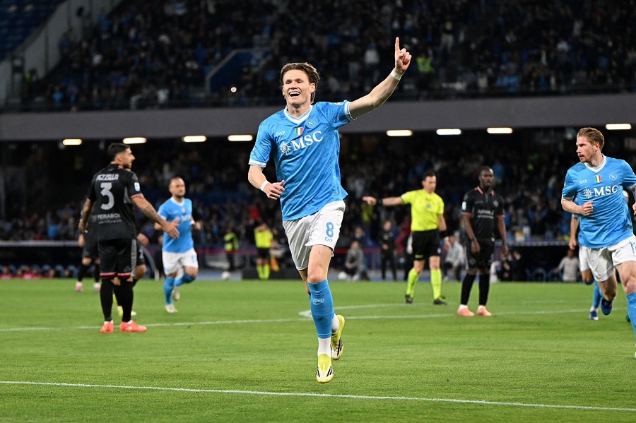 Cựu ngôi sao MU trở thành tiền vệ ghi nhiều bàn thắng nhất tại Serie A trong năm 2026