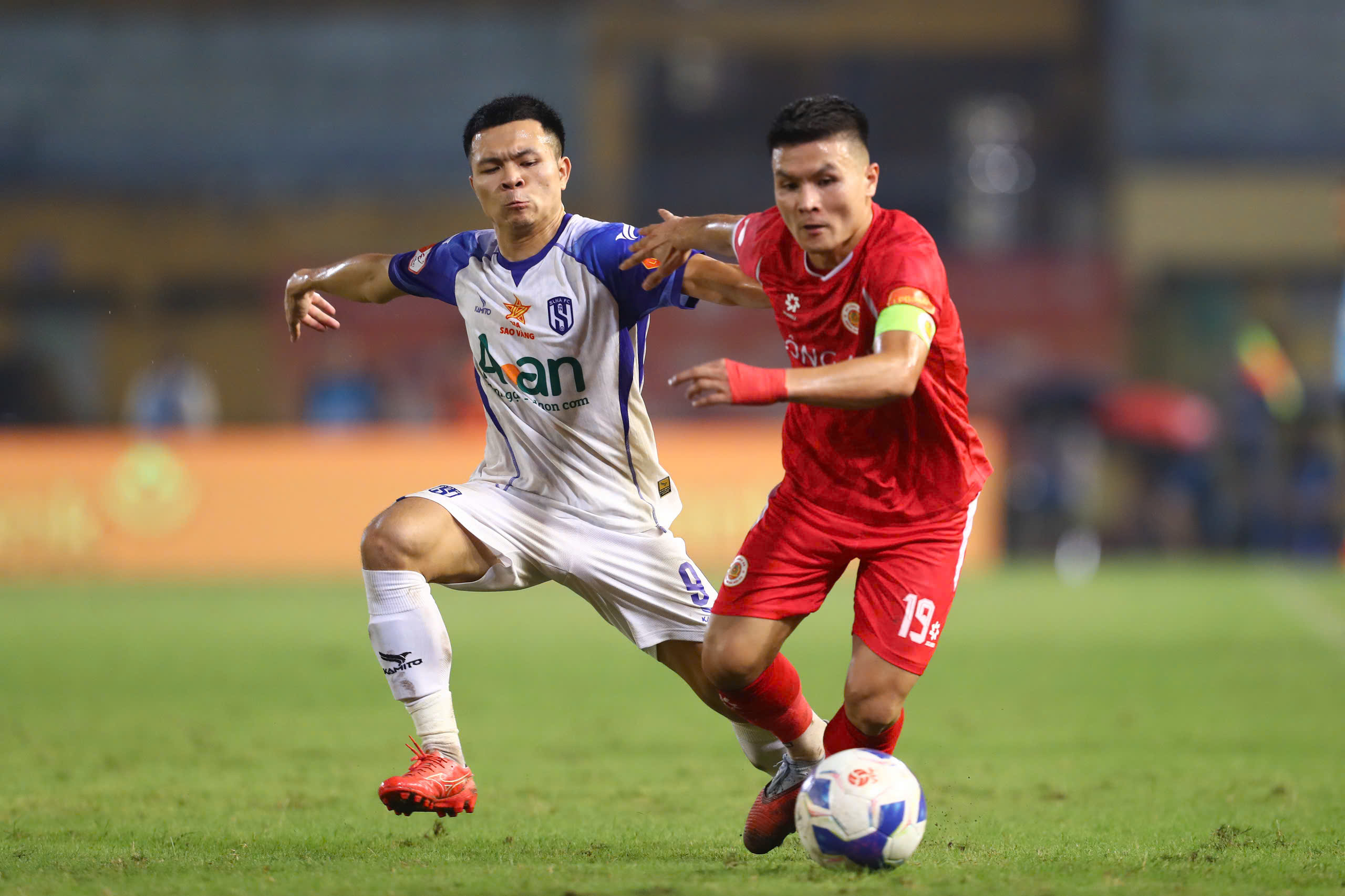 CAHN bứt tốc, Thể Công Viettel hụt hơi: Cục diện đua vô địch và trụ hạng V.League dần rõ CAHN bứt tốc, Thể Công Viettel hụt hơi: Cục diện đua vô địch và trụ hạng V.League dần rõ