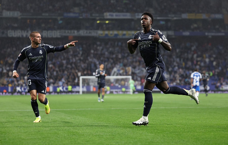 Vinicius lập cú đúp giúp Real Madrid trì hoãn màn ăn mừng chức vô địch của Barcelona