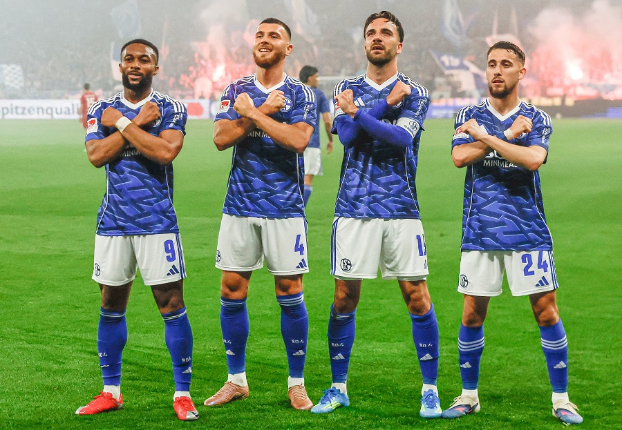 Schalke giành quyền lên chơi ở Bundesliga sớm 2 vòng đấu