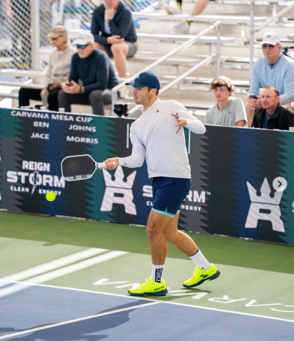 Vũ khí sở trường: Cú trái tay hai lớp (Two-handed backhand) Vũ khí sở trường: Cú trái tay hai lớp (Two-handed backhand)