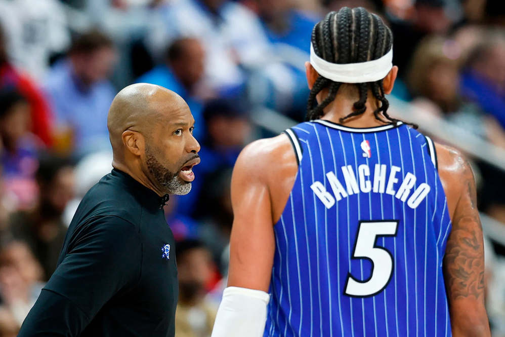Để thua ngược dù dẫn trước 3-1, HLV Jamahl Mosley trả giá bằng chiếc ghế HLV trưởng tại Orlando Magic