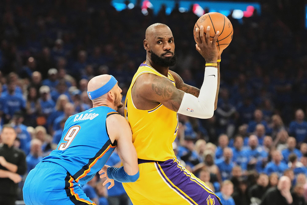 Bùng nổ tại hiệp 1 trước Thunder, LeBron James thiết lập cột mốc vĩ đại mới tại NBA Playoffs