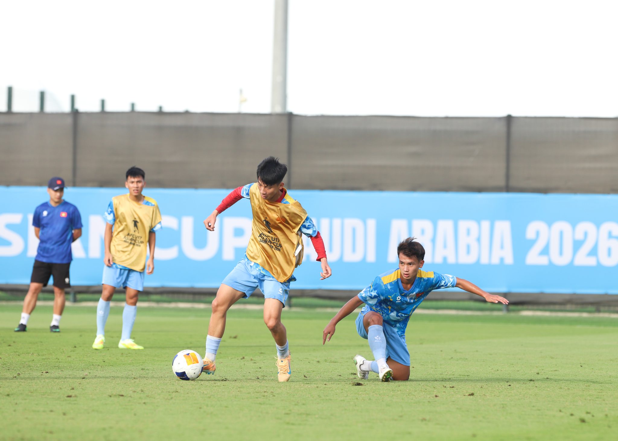 HLV Cristiano Roland siết kỷ luật, U17 Việt Nam sẵn sàng đấu Hàn Quốc