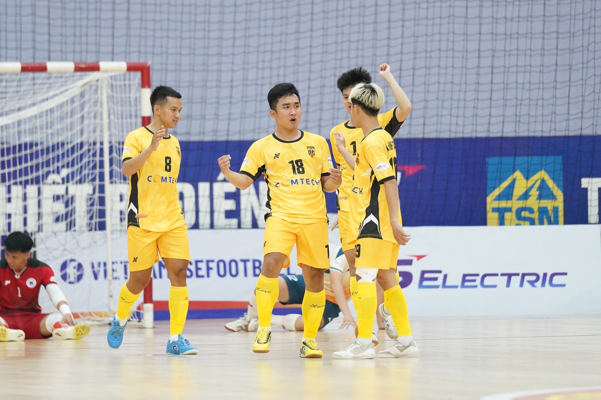 Sài Gòn Titans phô diễn sức mạnh, Thái Sơn Bắc thắng nghẹt thở ngày ra quân