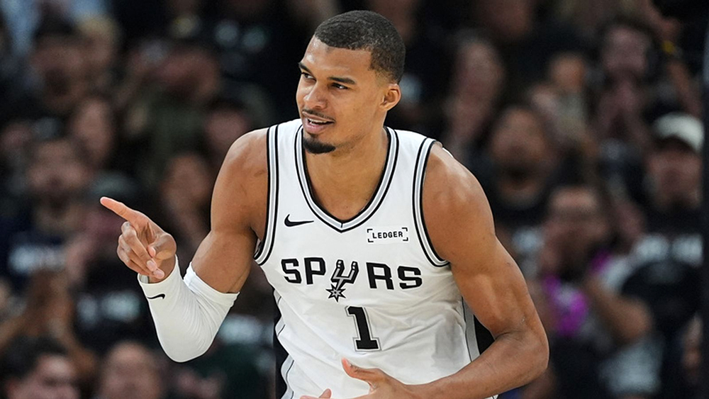 Victor Wembanyama hé lộ mối quan hệ đặc biệt với HLV huyền thoại Gregg Popovich