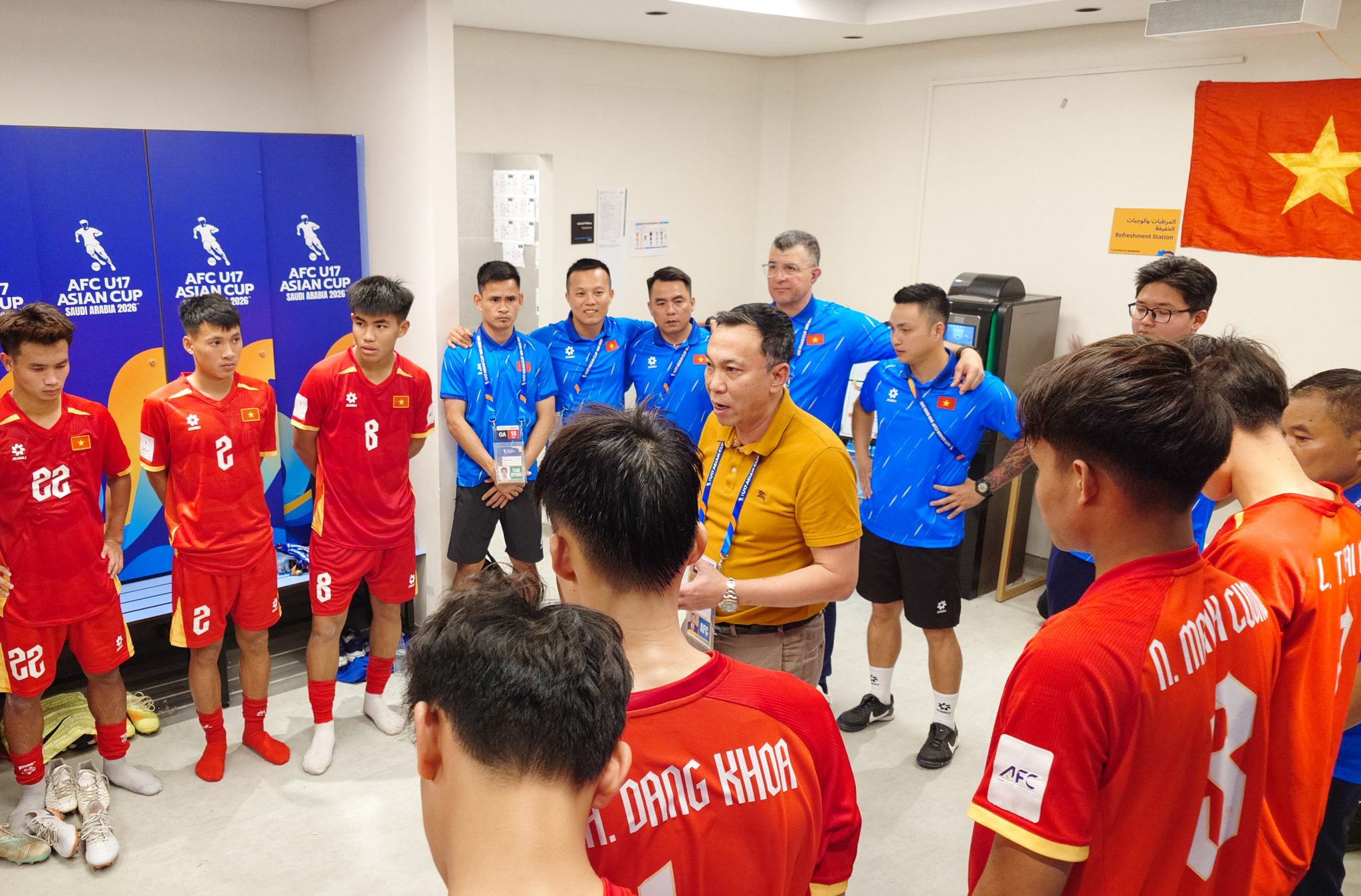 Chủ tịch VFF động viên U17 Việt Nam: “Không có gì phải khóc cả”