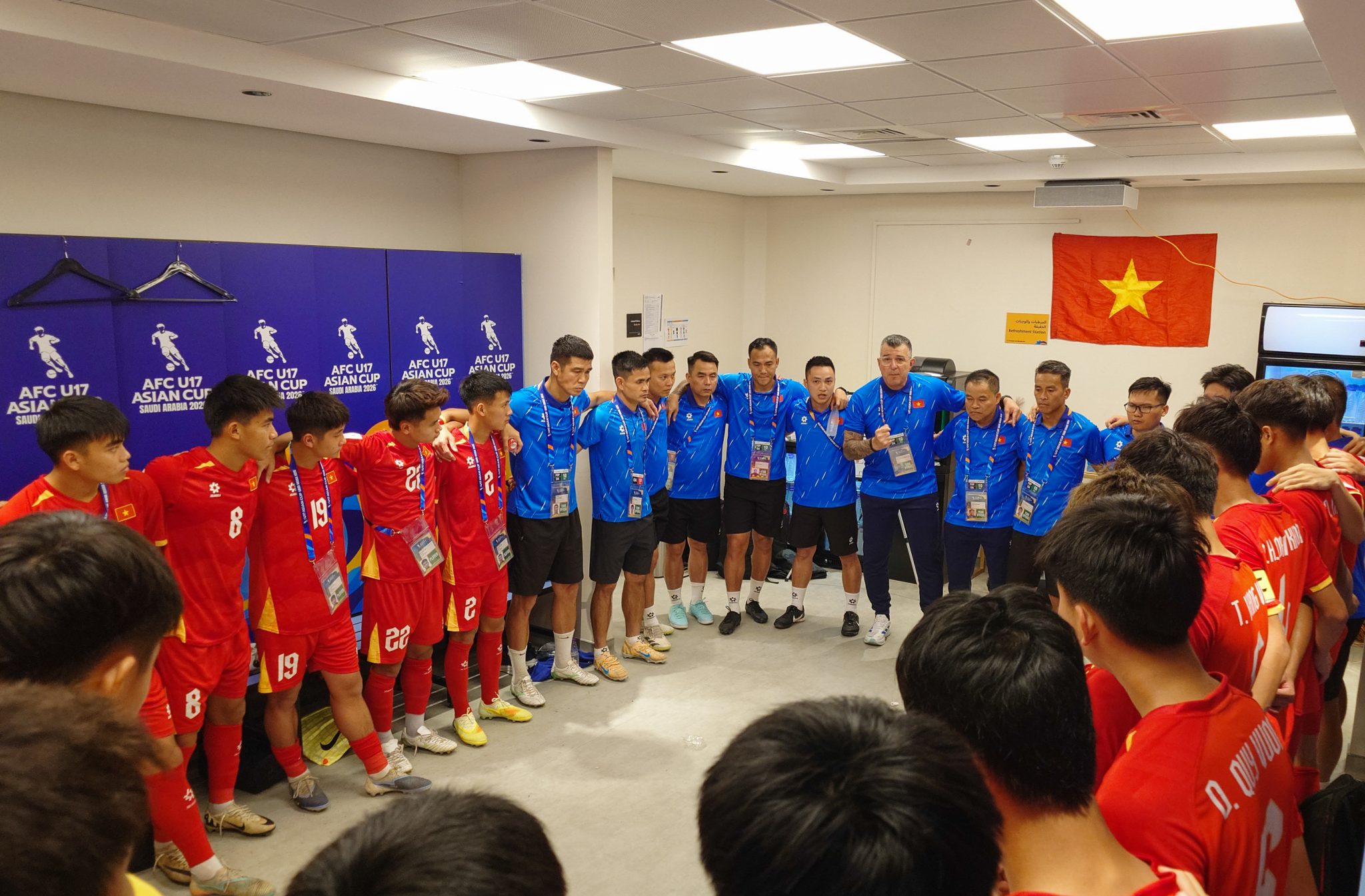 HLV Roland: “U17 Việt Nam phải chiến đấu hết mình ở trận quyết định”