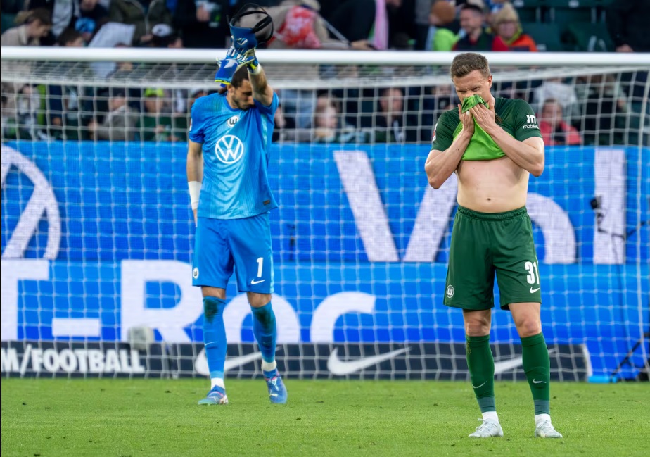 Cuộc chiến trụ hạng đầy kịch tính tại Bundesliga: 3 đội cùng có 26 điểm