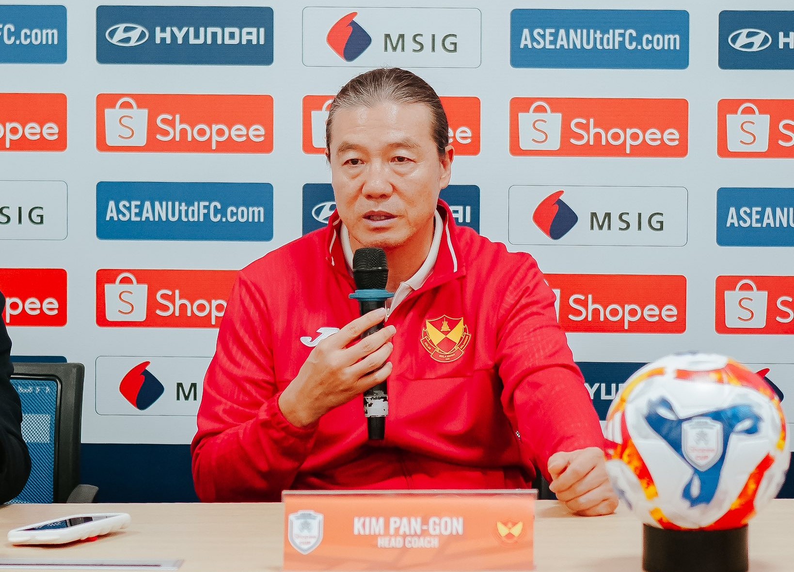 HLV Kim Pan Gon: Nam Định rất mạnh tại Thiên Trường, Selangor phải cảnh giác cao độ