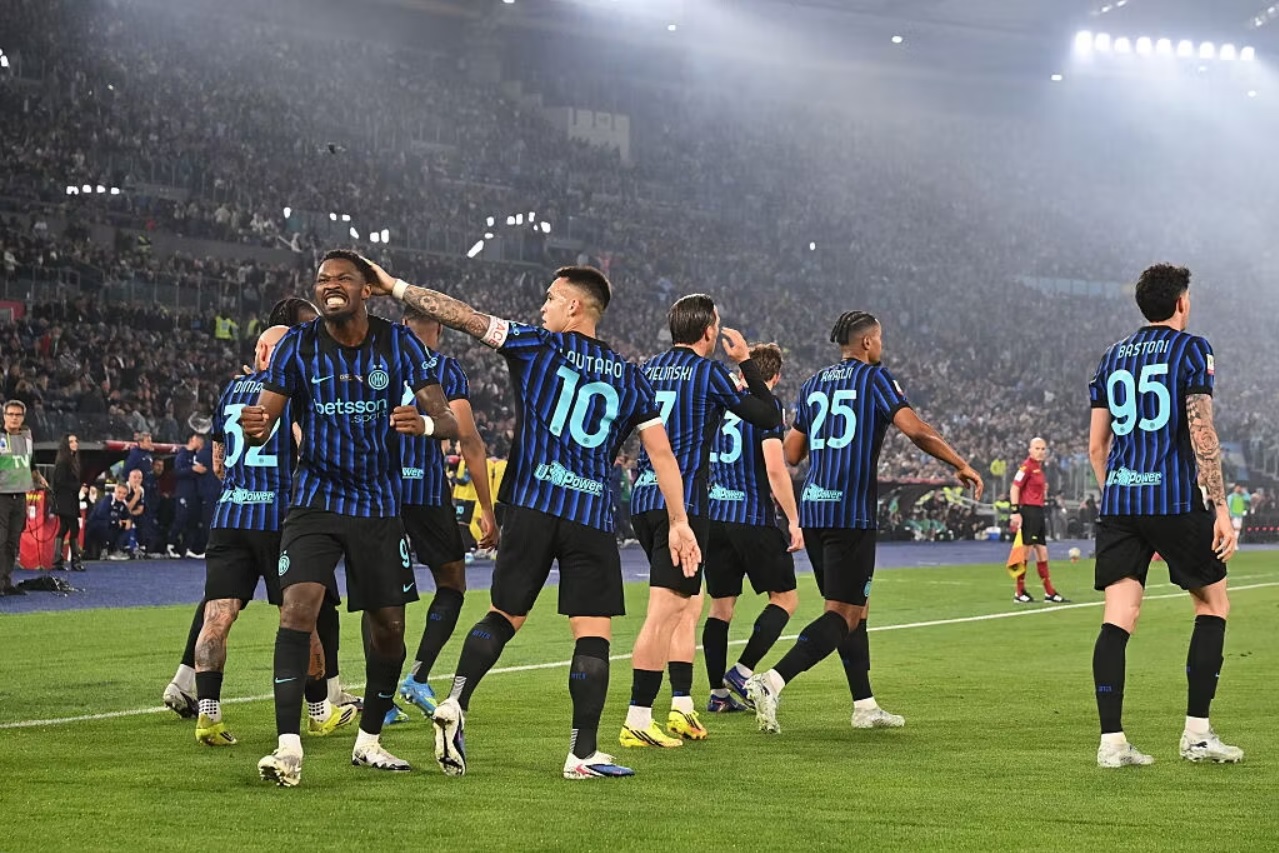 Chivu tái lập thành tích đoạt cú đúp vô địch với Inter giống như Mourinho