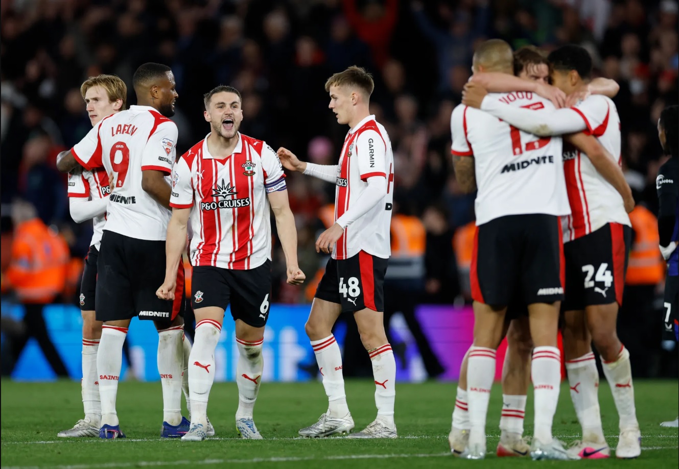 Southampton có nguy cơ bị loại khỏi vòng play-off hoặc bị trừ điểm nếu bị phát hiện do thám Middlesbrough