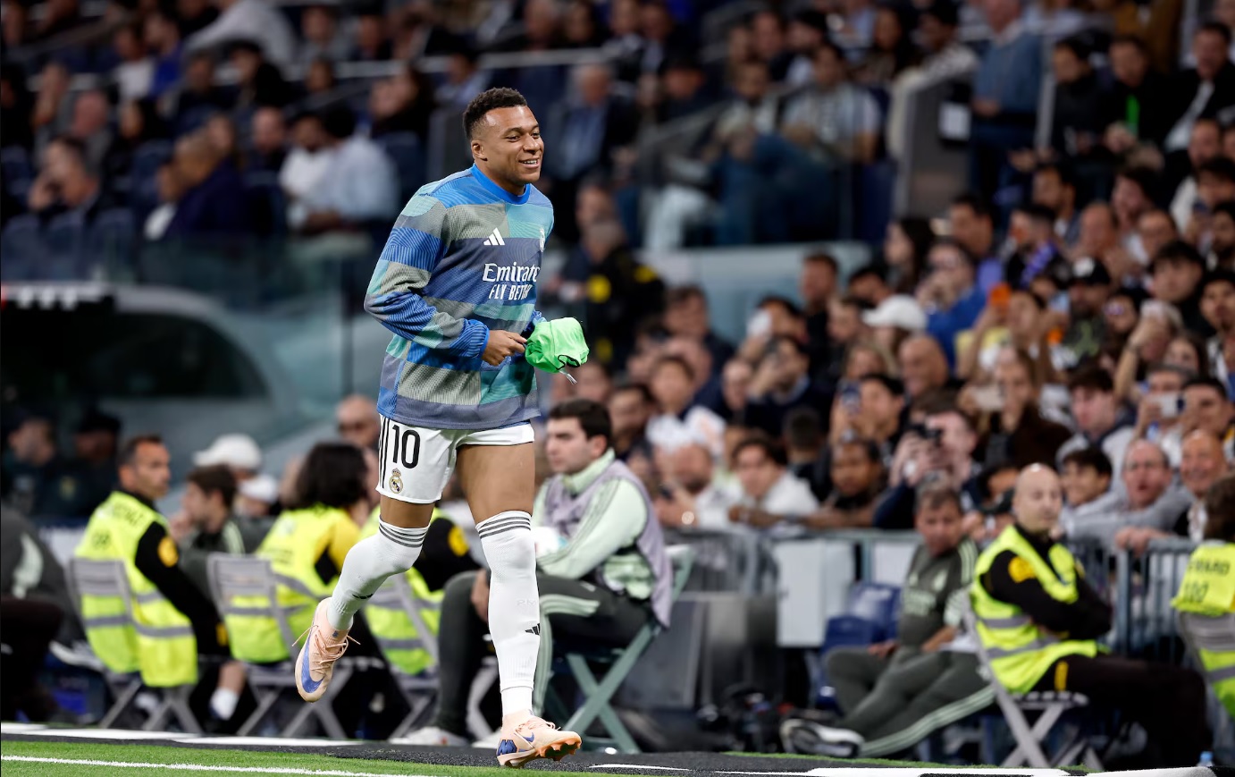 Phản ứng bất ngờ của Mbappe sau khi bị CĐV la ó trong trận Real Madrid thắng Oviedo