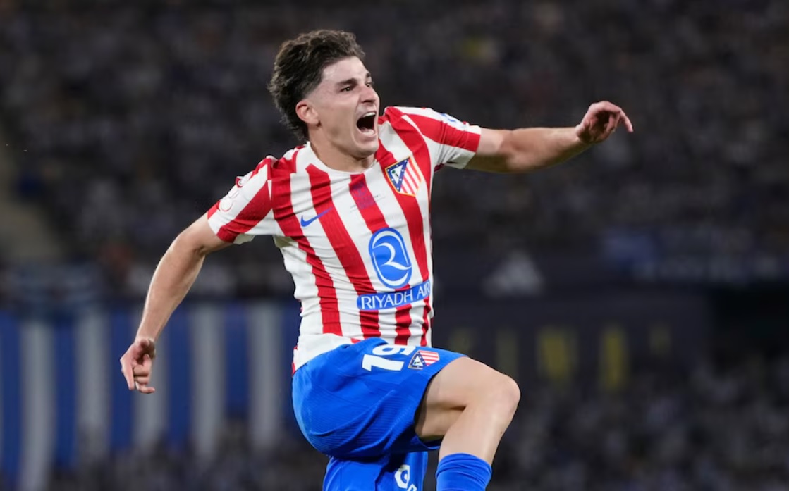 Cuộc chiến giữa Barcelona và PSG có thể đẩy giá của Julian Alvarez lên con số điên rồ