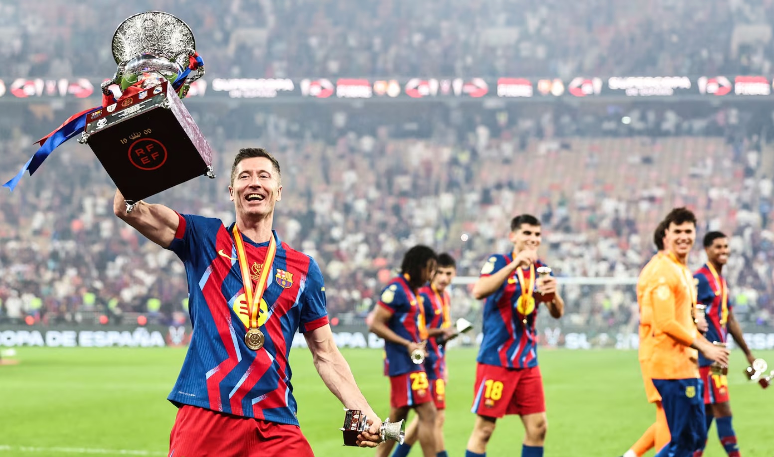 Lewandowski tuyên bố rời Barcelona: "Đã đến lúc bước sang chương mới"