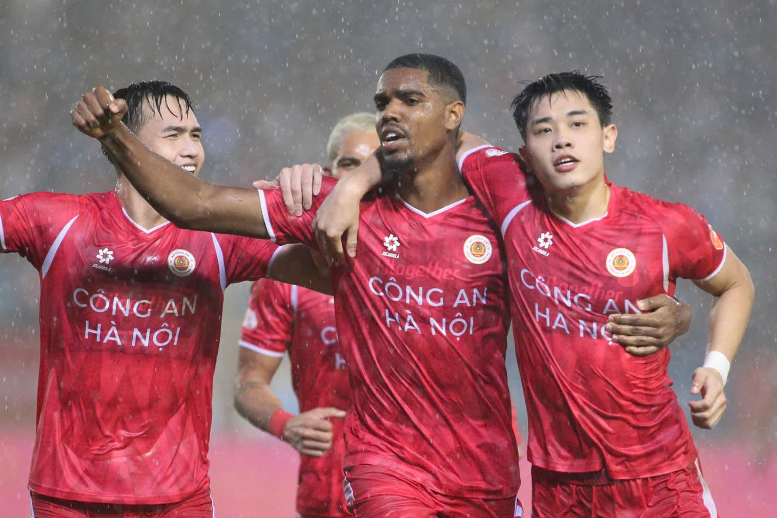 CAHN vô địch V.League sớm sau chiến thắng nghẹt thở trước Thanh Hóa
