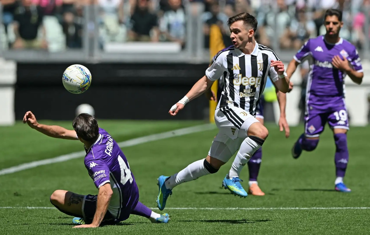 Bảng xếp hạng Serie A mới nhất: AC Milan lên thứ 3, Juventus tụt xuống thứ 6