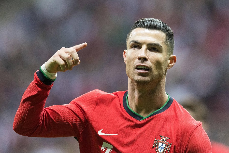 Cristiano Ronaldo có thể trở thành cầu thủ lớn tuổi thứ tư từng tham dự World Cup Cristiano Ronaldo có thể trở thành cầu thủ lớn tuổi thứ tư từng tham dự World Cup