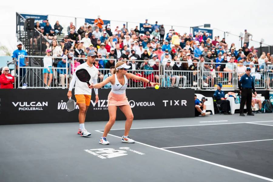 Stacking trong pickleball là gì? Chiến thuật đánh đôi giúp tối ưu vị trí