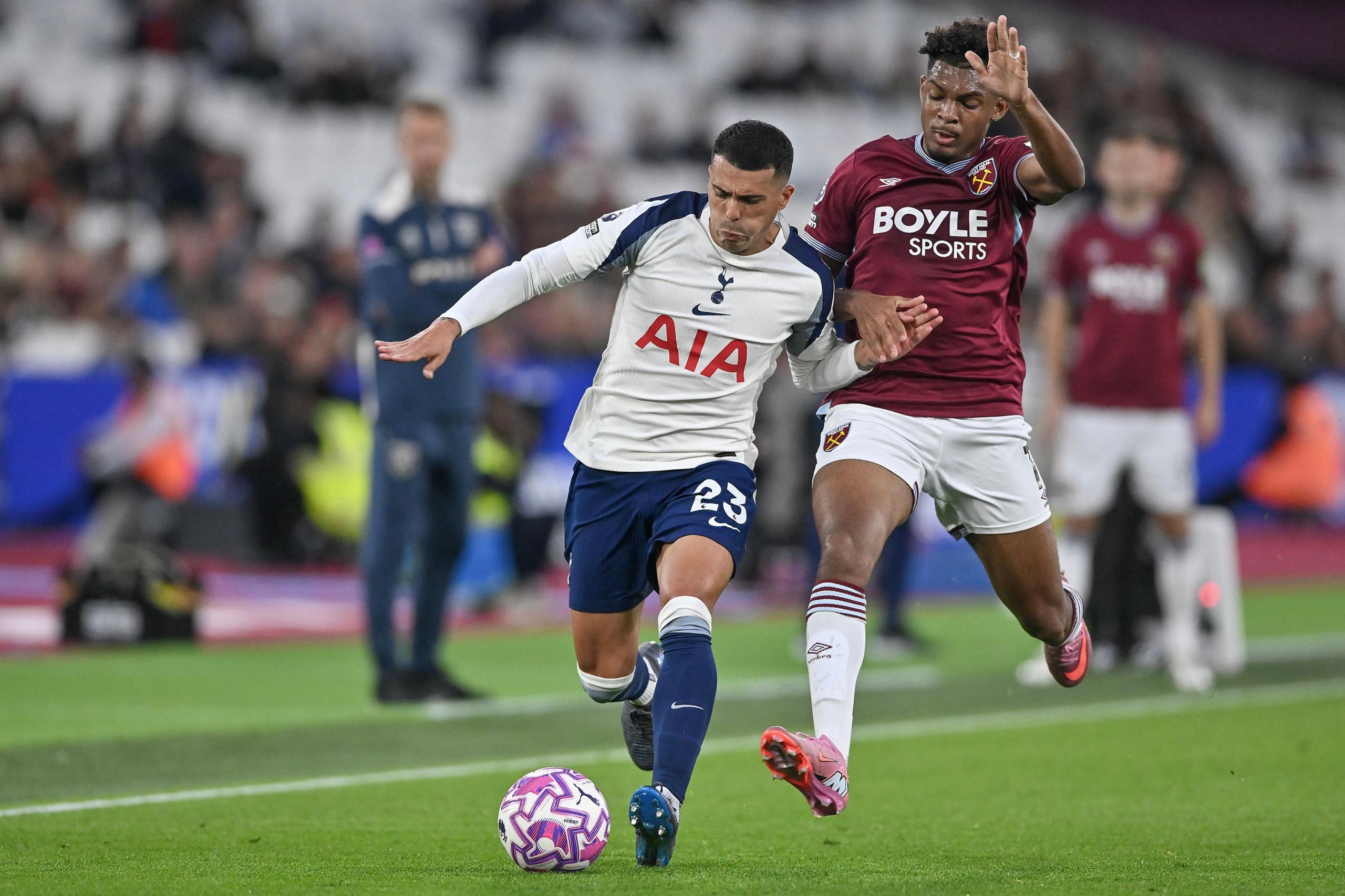 Tottenham nếu rời Ngoại hạng Anh ở vòng cuối sẽ là cú tụt hạng lớn nhất lịch sử