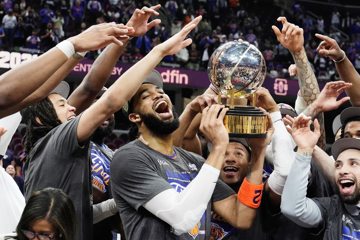 Knicks hủy diệt Cavaliers ở Game 4, tiến vào NBA Finals đầu tiên kể từ năm 1999
