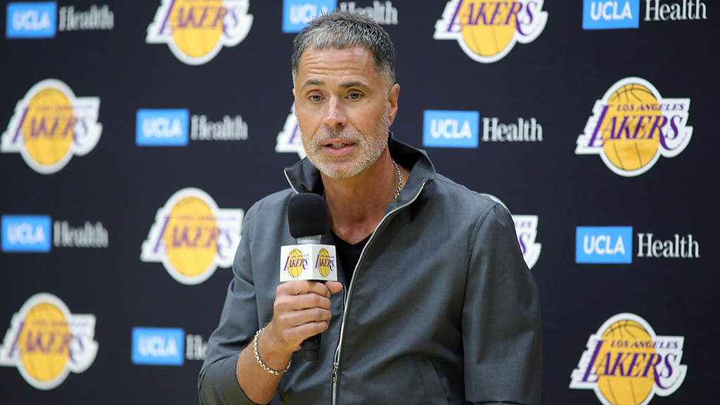 Đầu tư mạnh tay vào đội ngũ tuyển trạch, Lakers tiếp cận giám đốc của Philadelphia 76ers