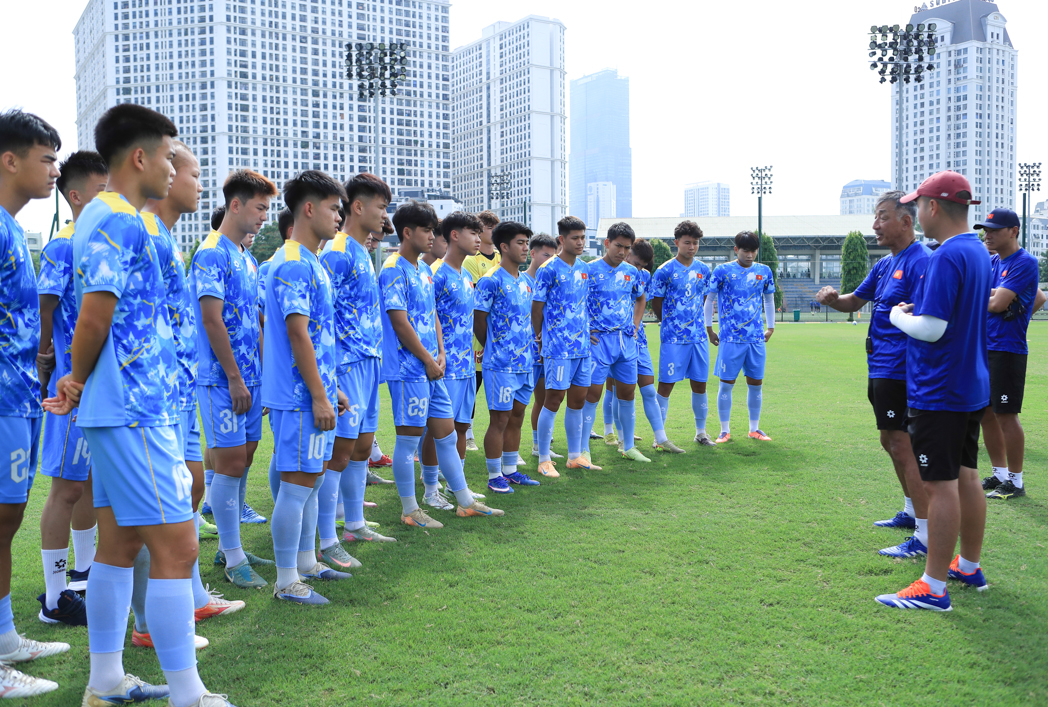 HLV Nhật Bản cùng U19 Việt Nam quyết tâm vượt khó ở Đông Nam Á