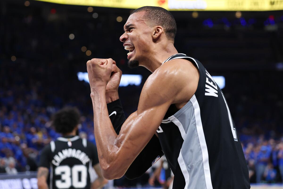 Kẻ thắng và người thua tại Chung kết miền Tây: De'Aaron Fox lên tiếng, hai trụ cột Thunder "tàng hình"