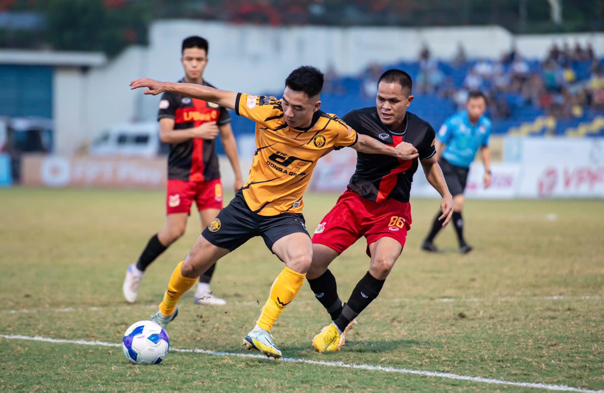 Có nên tăng suất xuống hạng để V.League hấp dẫn hơn?