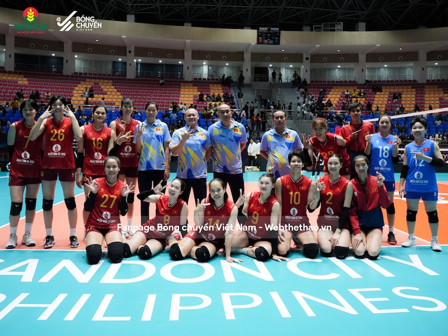 CĐV Philippines "bao vây" đội tuyển Việt Nam sau chiến thắng nghẹt thở tại AVC Cup