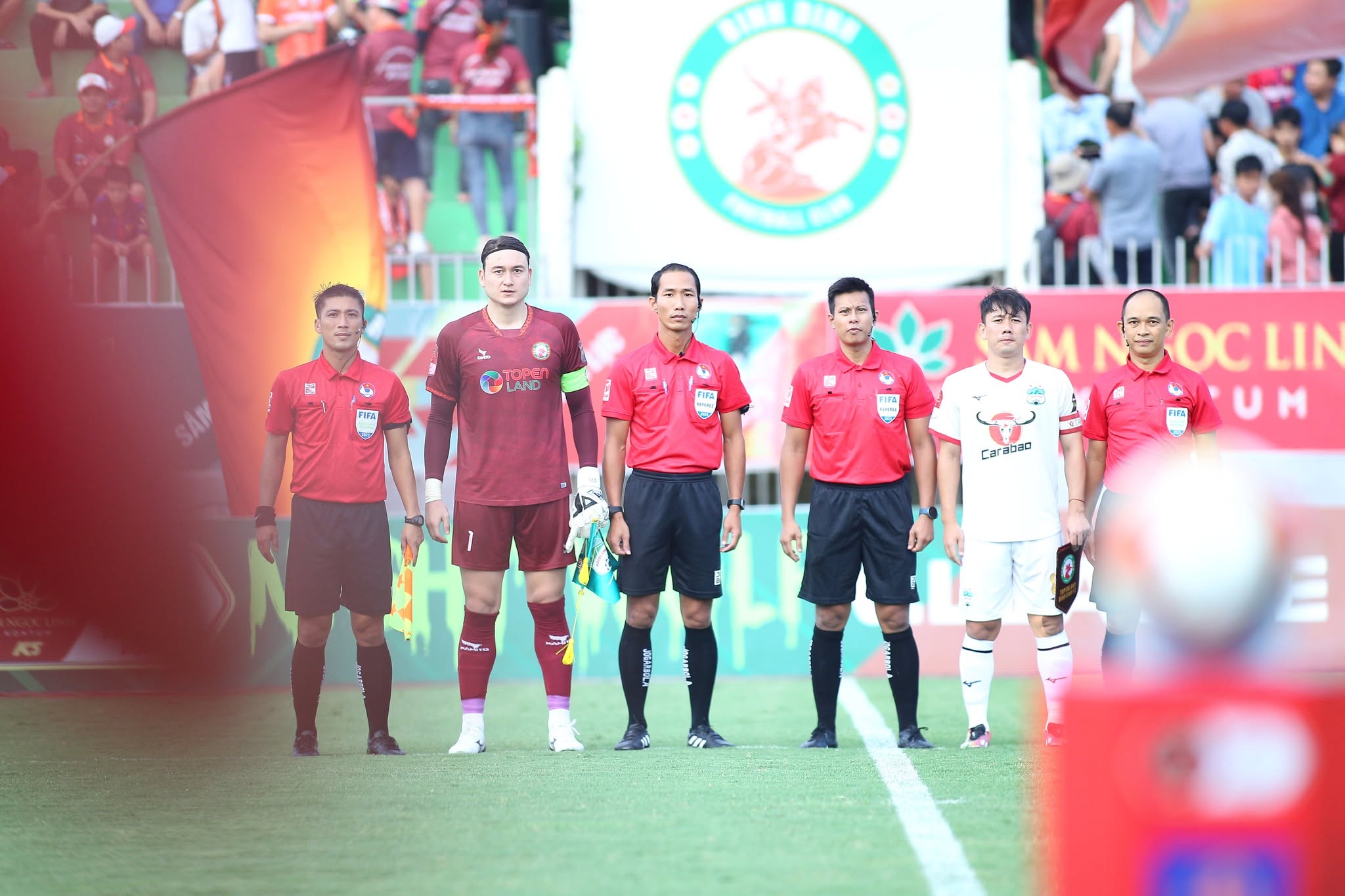 Trọng tài FIFA Singapore bắt chính trận play-off tranh vé dự V.League