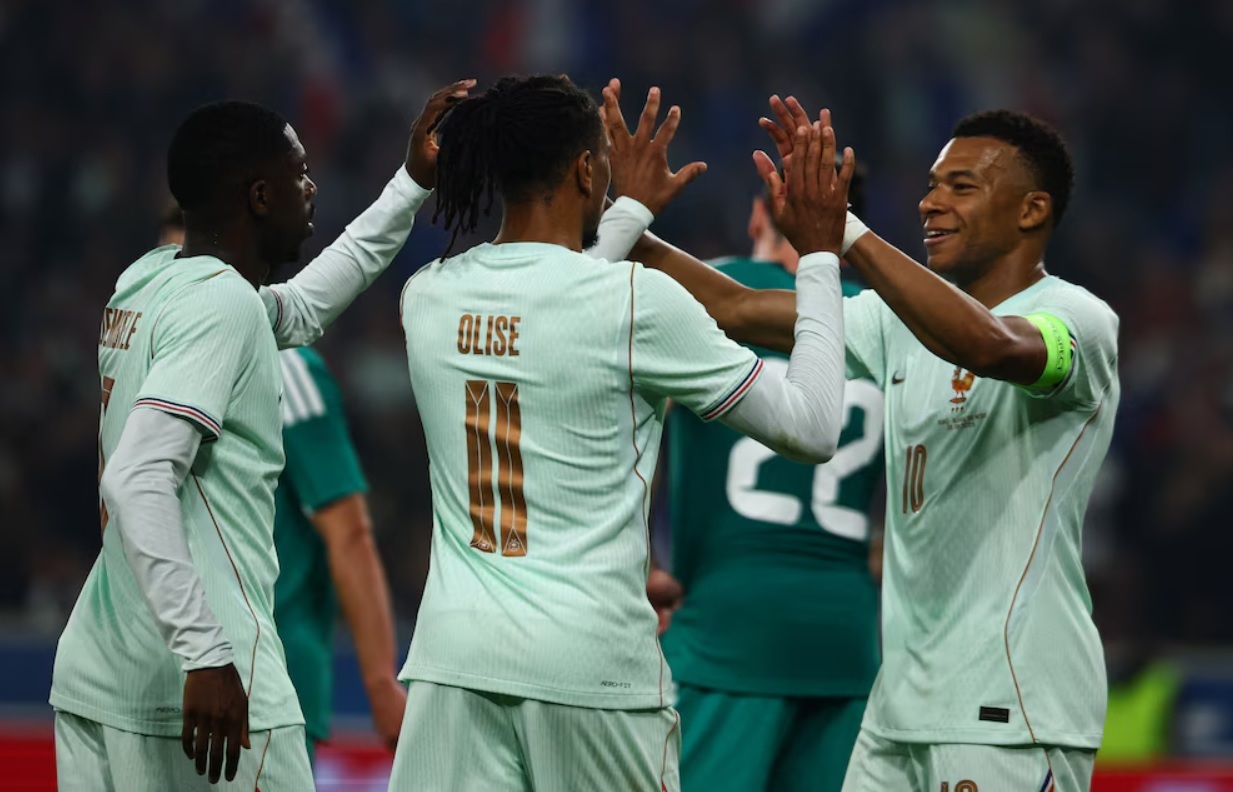 Hành động của Mbappe và Olise gây xôn xao tuyển Pháp trước World Cup