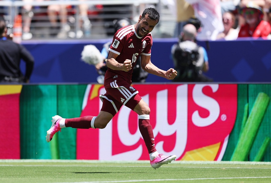 Boualem Khoukhi, người hùng từ vòng loại đến điểm số đầu tiên của Qatar tại World Cup