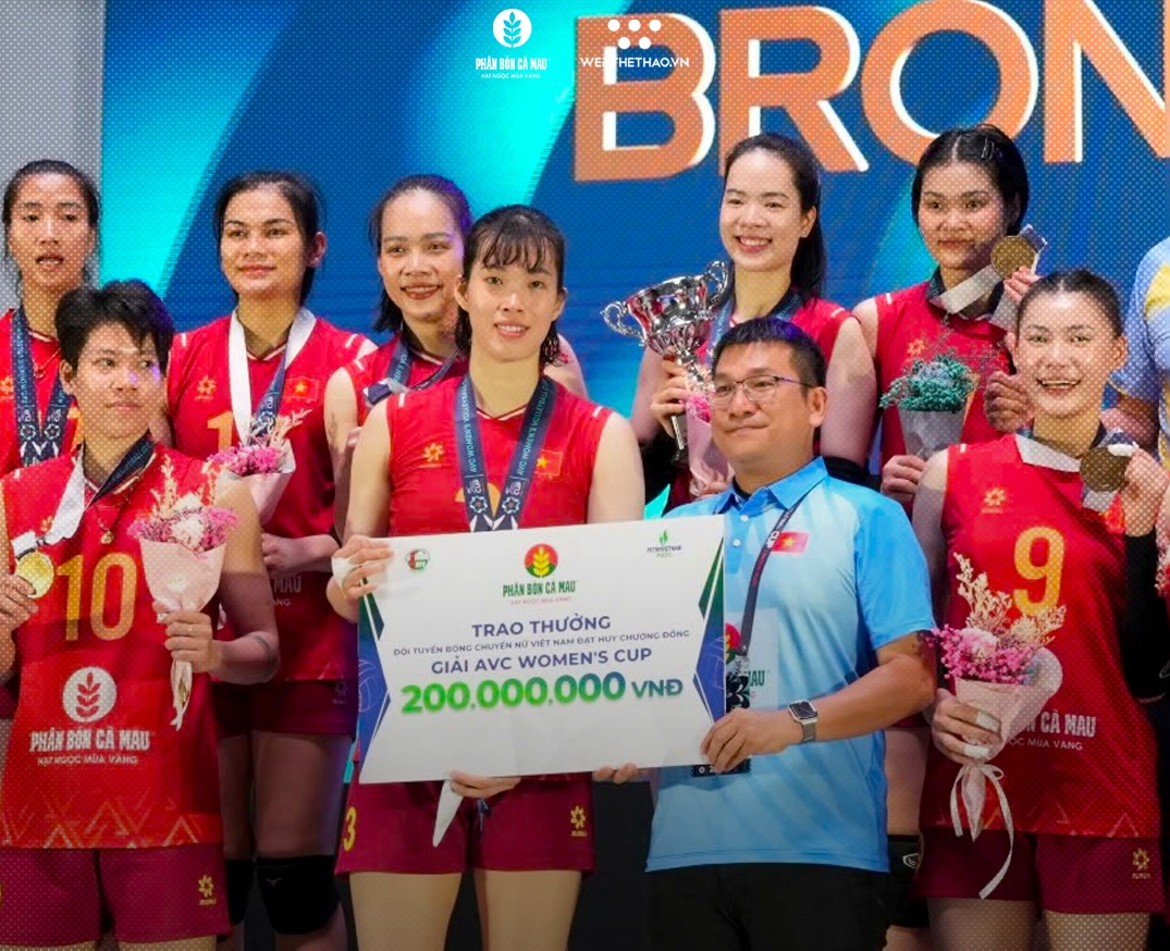Đội tuyển bóng chuyền nữ Việt Nam nhận thưởng nóng từ NTT Phân bón Cà Mau