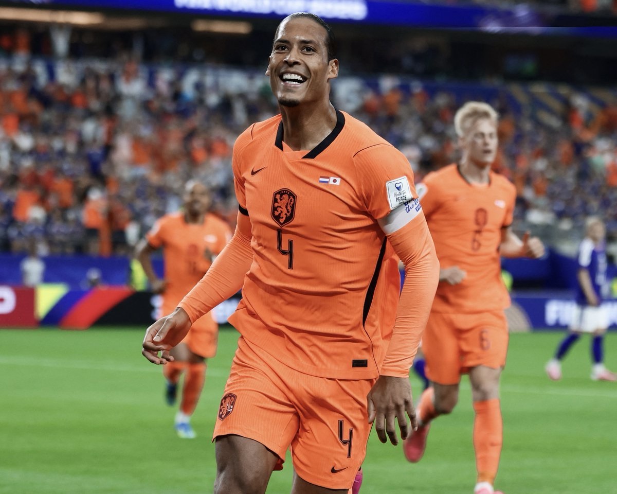 Hà Lan san bằng kỷ lục bất bại ở World Cup của Brazil dù tuột chiến thắng