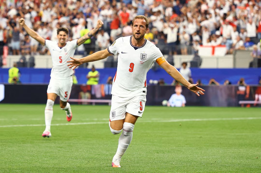 Harry Kane san bằng kỷ lục của huyền thoại Gary Lineker sau cú đúp vào lưới Croatia
