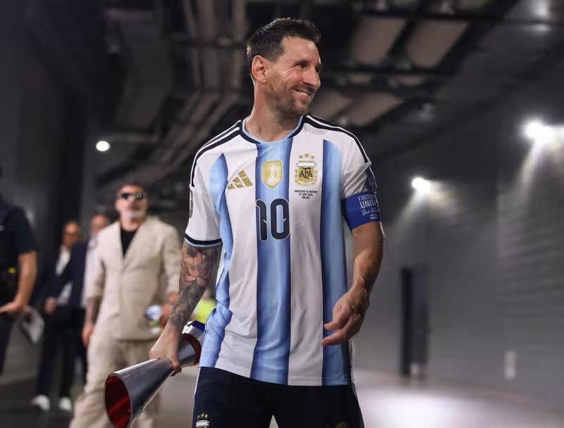 Báo Argentina chấm điểm gần như tuyệt đối cho Messi