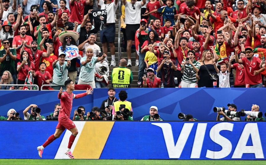Ronaldo mất 20 năm để trở thành chân sút vĩ đại nhất lịch sử Bồ Đào Nha tại World Cup