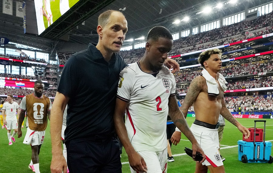 Các cầu thủ Anh lên xe buýt đến sân HLV Tuchel mới công bố đội hình xuất phát