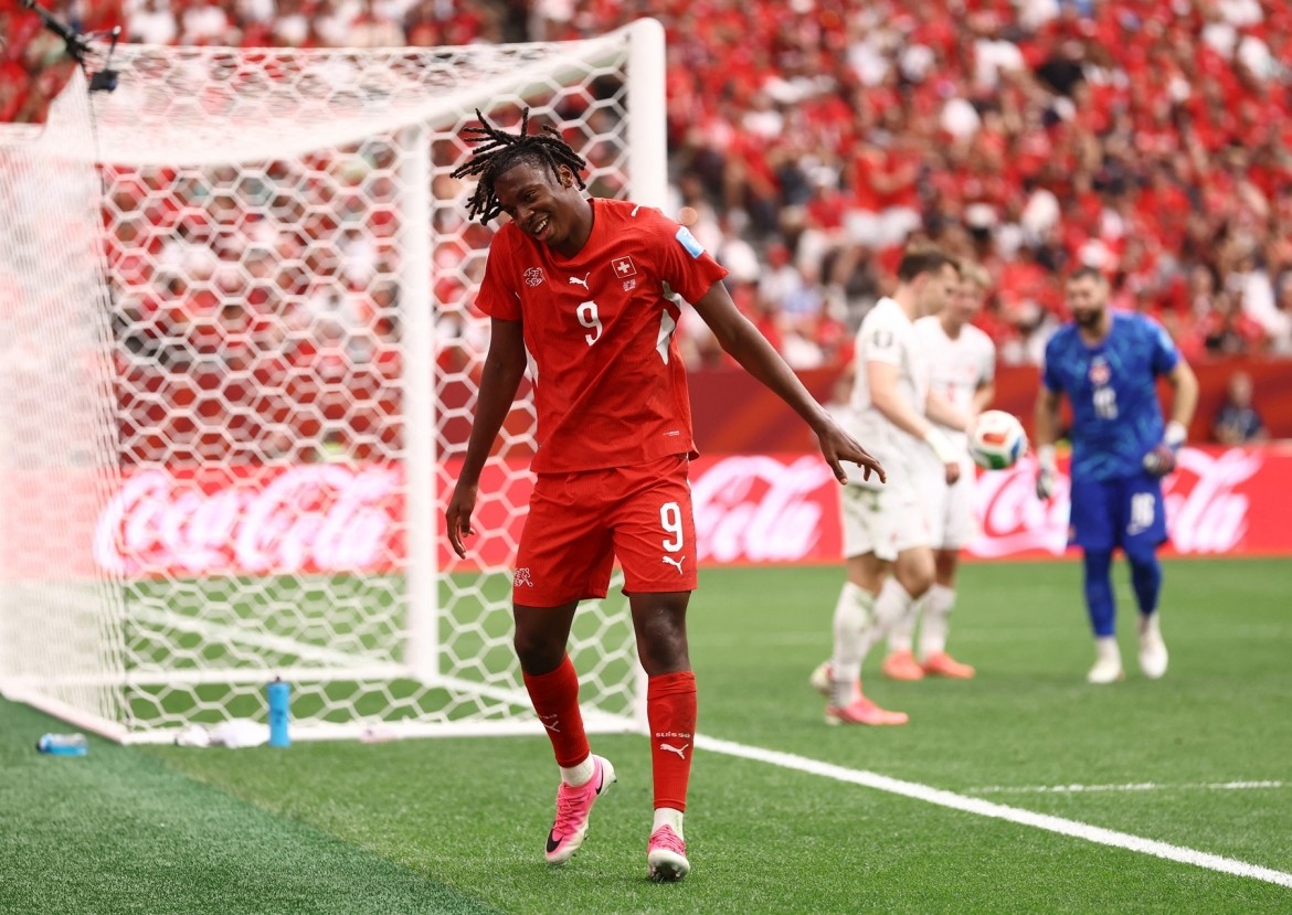 Hạ Canada, Thụy Sỹ khiến chủ nhà World Cup mất lợi thế sân nhà ở vòng knock-out