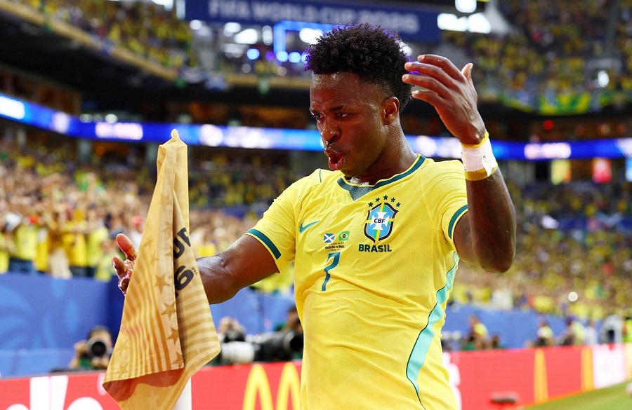 Vinicius bùng nổ trong ngày Brazil thắng đậm và chiếm ngôi đầu bảng