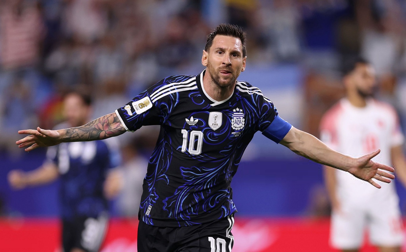 Messi vào sân từ ghế dự bị và lập kỷ lục ghi bàn liên tiếp ở World Cup