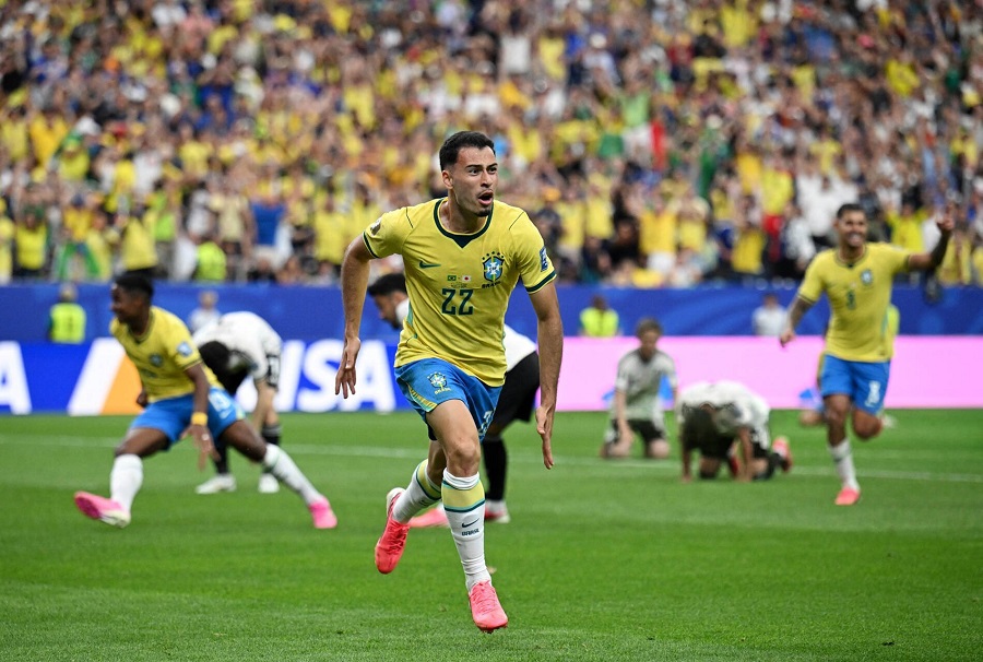 Martinelli đóng vai người hùng ở phút 90+6 đưa Brazil vào vòng 1/8