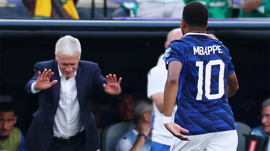 Khoảnh khắc Deschamps cúi đầu trước Mbappe gây sốt World Cup 2026