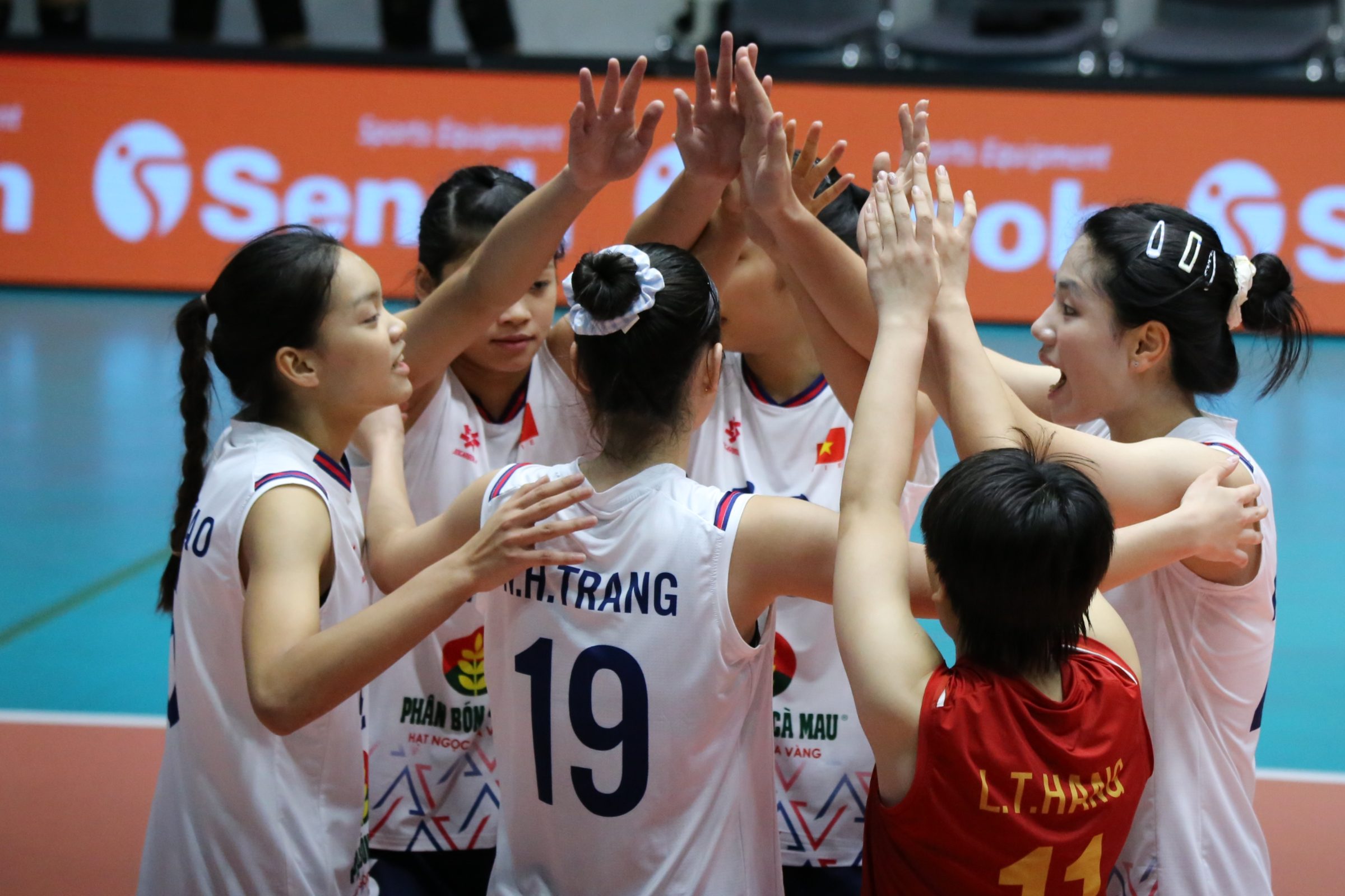 Việt Nam đụng độ ĐKVĐ Trung Quốc tại tứ kết giải bóng chuyền U18 vô địch châu Á Việt Nam đụng độ ĐKVĐ Trung Quốc tại tứ kết giải bóng chuyền U18 vô địch châu Á