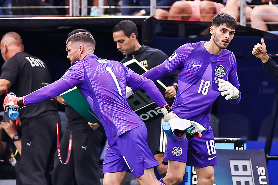 Một quyết định, hai kỳ World Cup và hai cái kết trái ngược của Australia